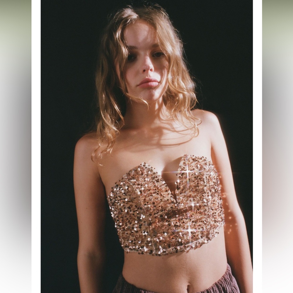 NWT Urban Outfitters Gold Sequin Sleeveless Crop Top - Picture 2 of 16